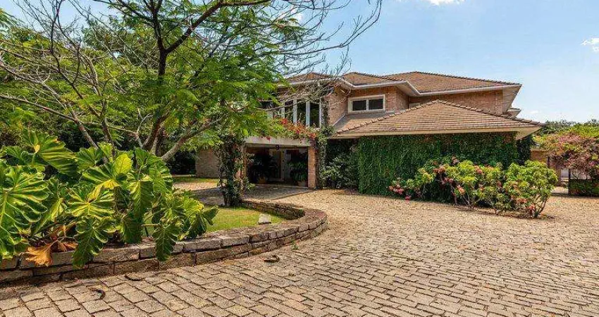 Residência clássica com vista para o campo de golfe – quinta da baroneza