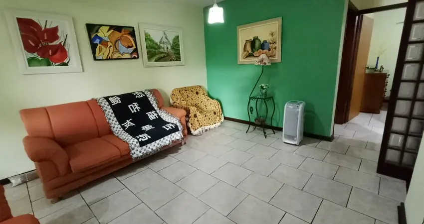 Vista verde com edicula reformada - 4 quartos com 2 vagas de garagem