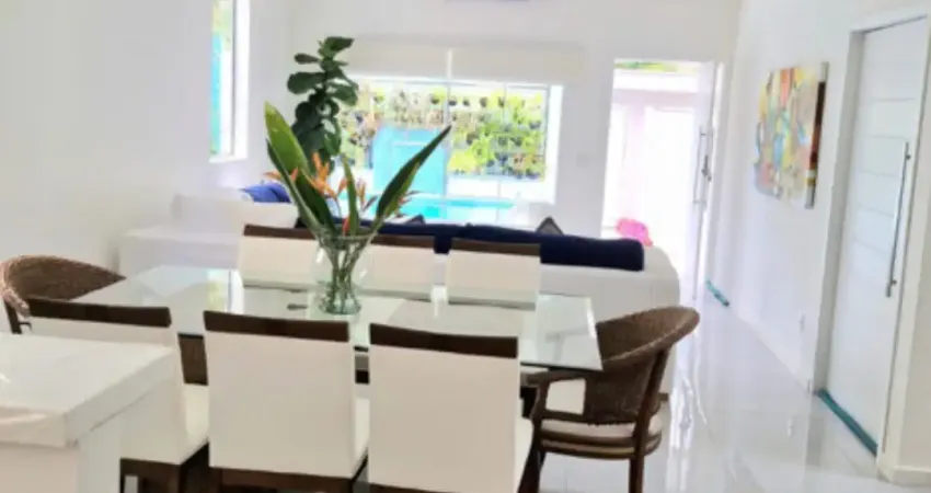 Casa 3 suítes bairro nobre com piscina em paraty a 4 min do centro