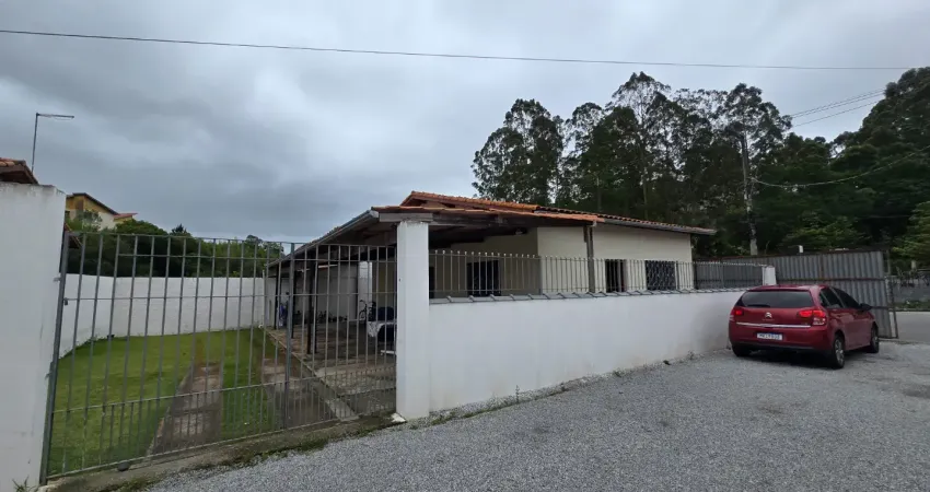 Casa terrea a venda no centro de caucaia do alto, com mercados, ubs e bancos próximos.