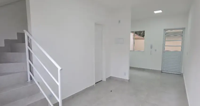 Sobrado com vaga na frente, condominio com lazer completo: piscina, salão de festas, playground, churrasqueira e petplace