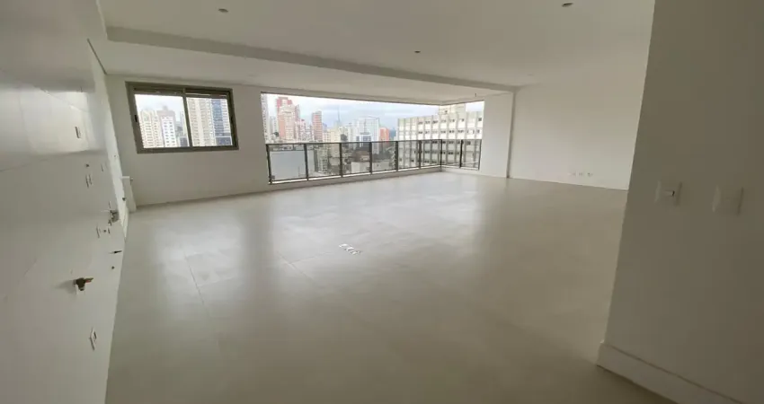 Apartamento 222m², recém entregue com projeto de interiores aprovado, 4 suítes e 5 vagas