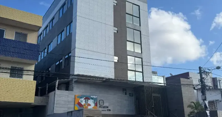 Apartamento mobiliado com 02 quartos à 250m da praia do bessa