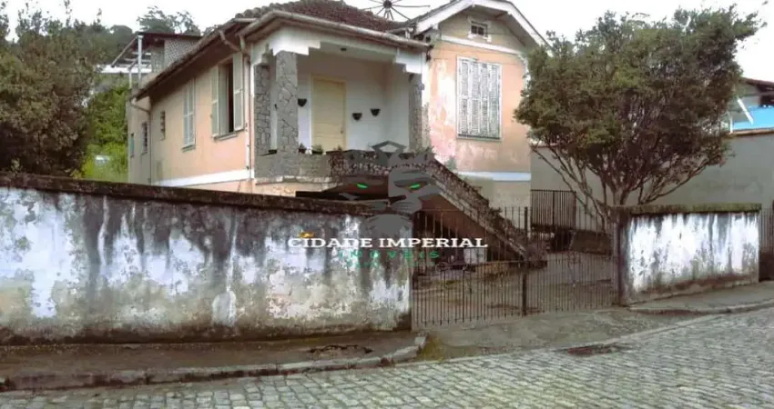 Preco reduzido !!mosela - petropolis - vendo casa linear com 3 quartos amplo espaço externo garagem