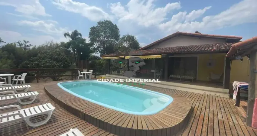 Itaipava - petrópolis. vendo linda propriedade ! casa linear com 4 quartos jardim , piscina