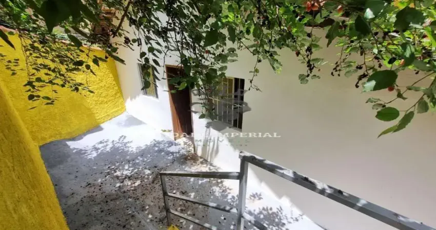 Alugo samambaia casa com 2 quartos sala cozinha e quintal r$ 1.300,00 + txs