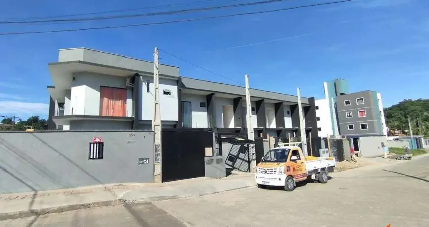 Casa com 2 quartos à venda na Rua Maria Cantilde Gomes, 175, Petrópolis, Joinville