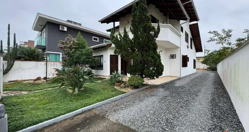 Casa com 4 quartos à venda na Rua Barbacena, 114, Anita Garibaldi, Joinville