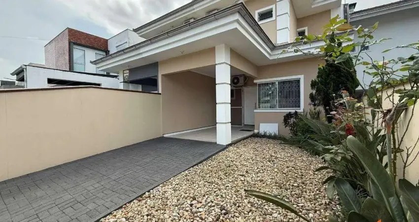 Casa com 3 quartos à venda na Rua Jutta Hagemann, 46, Vila Nova, Joinville