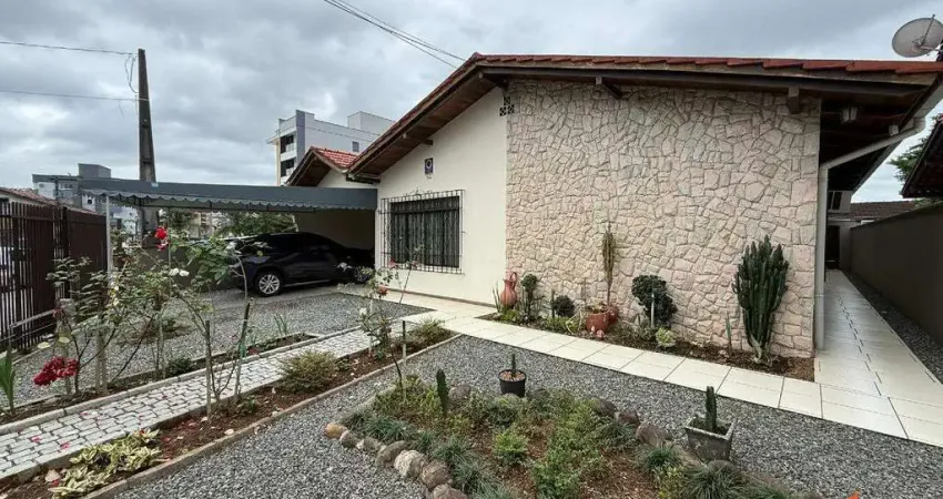 Casa com 6 quartos à venda na Rua Desembargador Guilherme Abry, 74, Saguaçu, Joinville