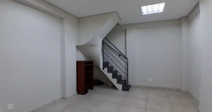 Loja comercial imperdível na floresta - ponto estratégico para seu negócio!