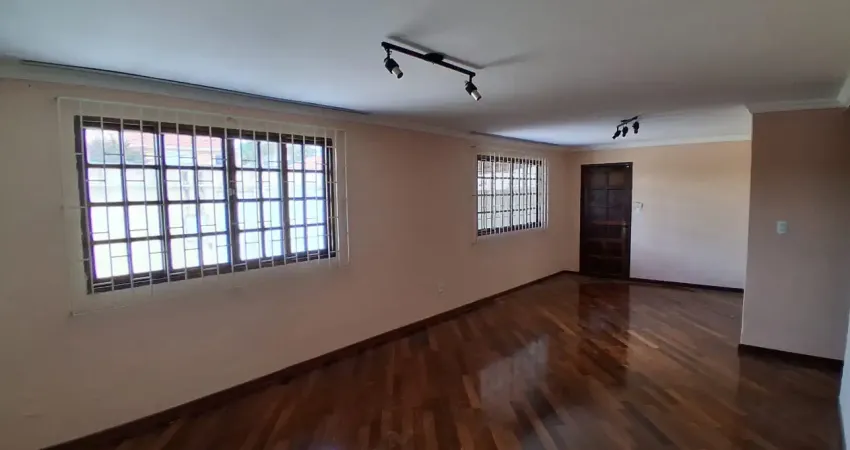 Casa averbada, 05 quartos, 330m² de terreno, aceita imóvel de menor valor e carro