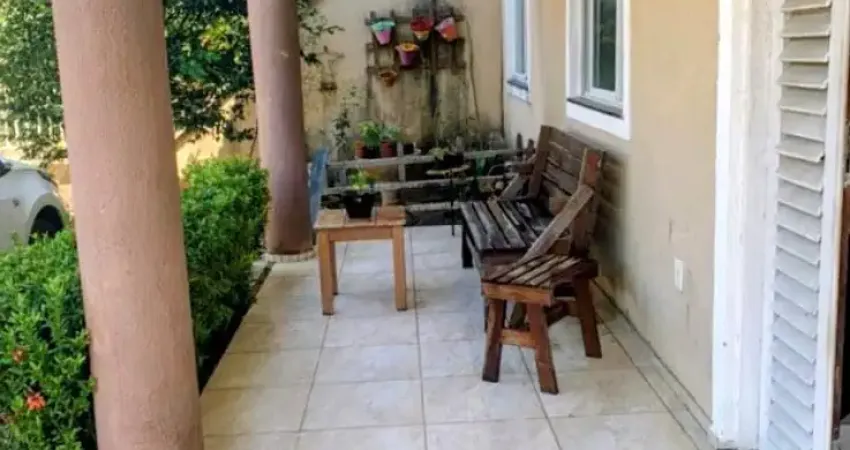 Casa duplex à venda – 3 suítes, piscina e churrasqueira – 225 m²