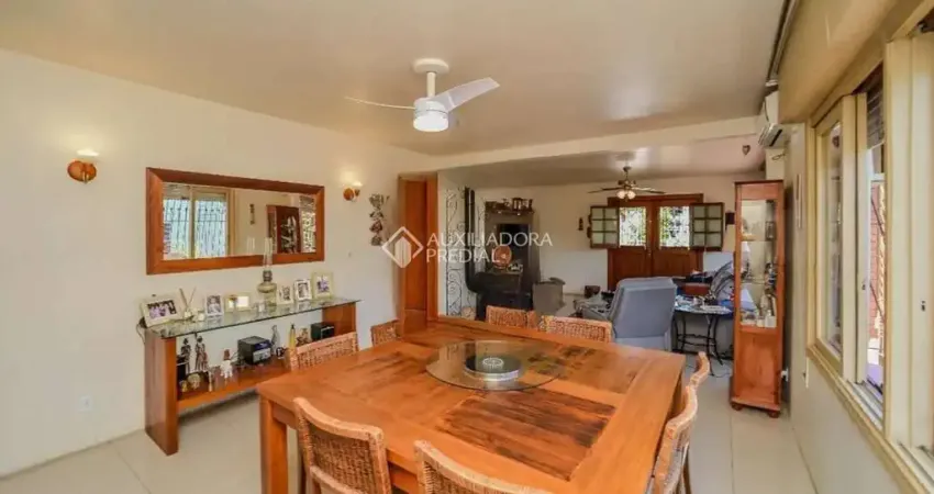 Casa com 3 quartos à venda na Rua José Antônio Aranha, 55, Três Figueiras, Porto Alegre