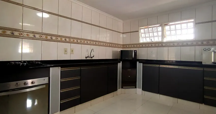 Casa à venda com 3 quartos e churrasqueira no jardim marabá em araras sp