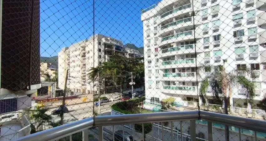 Apartamento à venda com 82m² – 2 quartos + dependência completa.