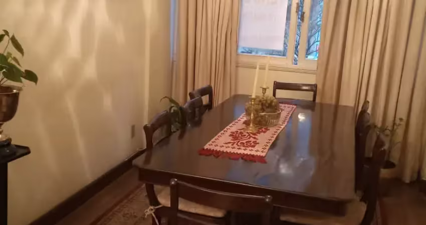 Apartamento  136 m, em rua nobre  e tranquila de copacabana, com 03 quartos