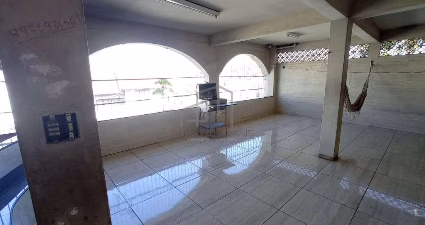Maravilhosa casa a Venda em Santa Clara, 6 quartos sendo 2 suítes, duas vagad de garagem, bem areja