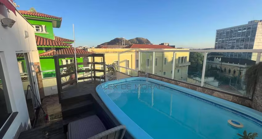 Excelente casa no Centro de Vitória,muito bem localizada, piscina aquecida, 3 andares, 2 salas, 4 q