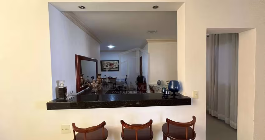Casa com 210m², 3 quartos sendo 1 suíte, com uma vaga de garagem, no Centro de Vitória