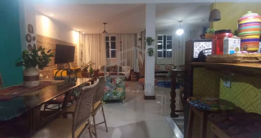 Excelente casa localizada na rua Gama Rosa, recem reformada, próxima ao comercio, contem uma varand