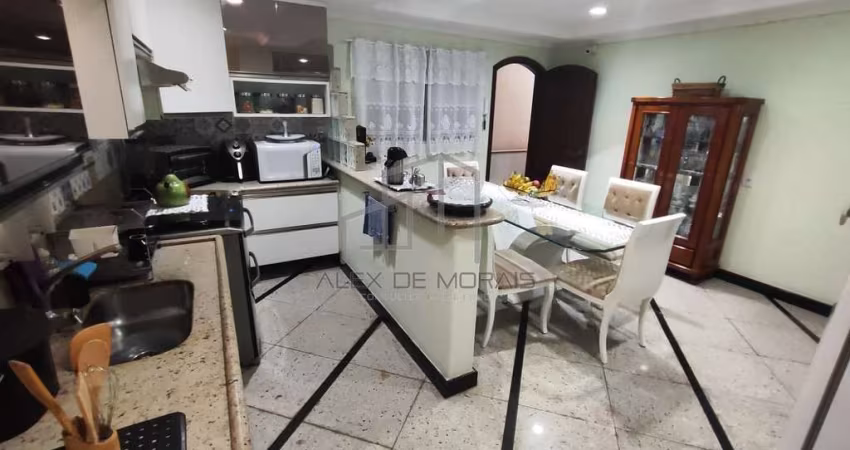 Excelente Casa - 650m² - 3 Quartos, 2 Suítes, Psicina, Sauna, Churrasqueira, Terraço Coberto, 3 Vag