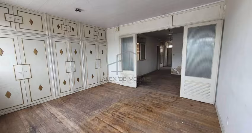 Oportunidade de Prédio à venda, ponto comercial e 3 andares de apartamento, 270 m², localizado na I