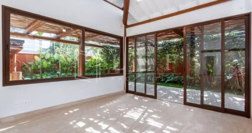 Casa com 4 quartos à venda na Rua Teodoro Ramos, --, Pacaembu, São Paulo