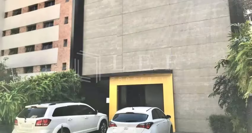Casa comercial para alugar na Avenida Chibarás, --, Moema, São Paulo