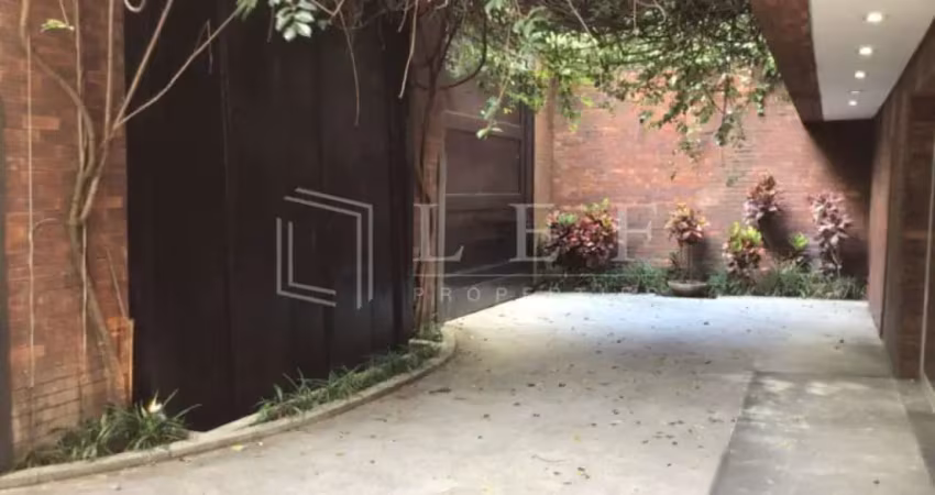 Casa comercial para alugar na Rua Professor Artur Ramos, 395, Jardim Europa, São Paulo