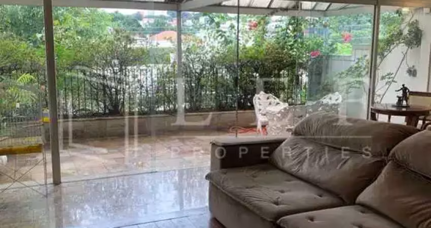 Excelente casa para modernizar na melhor região do pacaembu.
