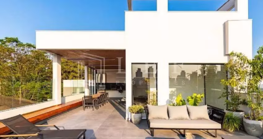 Casa cinematográfica com vista permanente para o verde e skyline