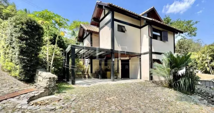 Casa em condomínio fechado com 3 quartos à venda na Rua Três Rios, 4, Chácara Santa Lúcia, Carapicuíba