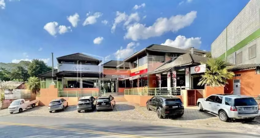 Casa comercial à venda na Rua São Camilo, 3535, Vilarejo, Carapicuíba