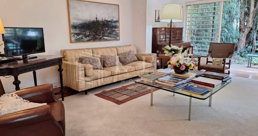 Seu novo lar em localização privilegiada ? casa com jardim e potencial de modernização
