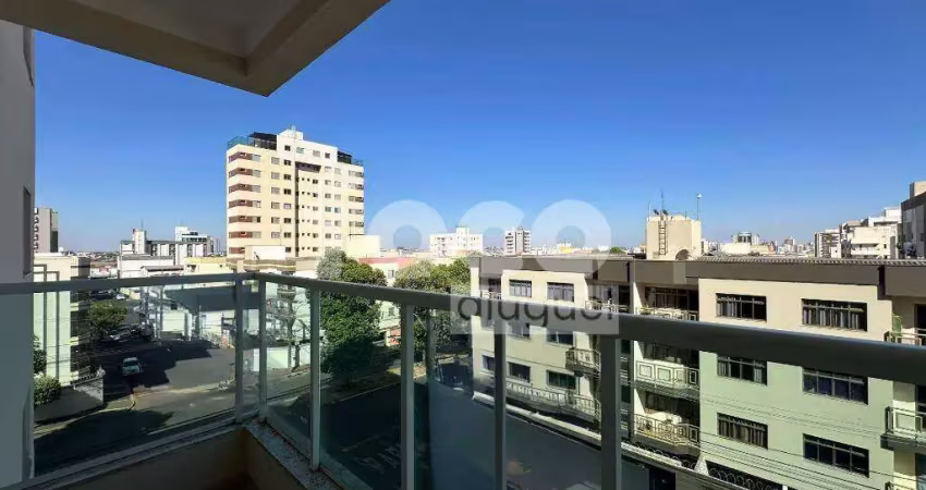 Apartamento com 3 quartos para alugar na Rua Manoel Camargos da Cruz, Santa Mônica, Uberlândia