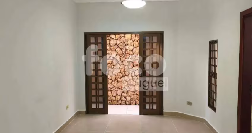 Casa com 3 quartos para alugar na Rua Jorge Martins Pinto, Santa Mônica, Uberlândia