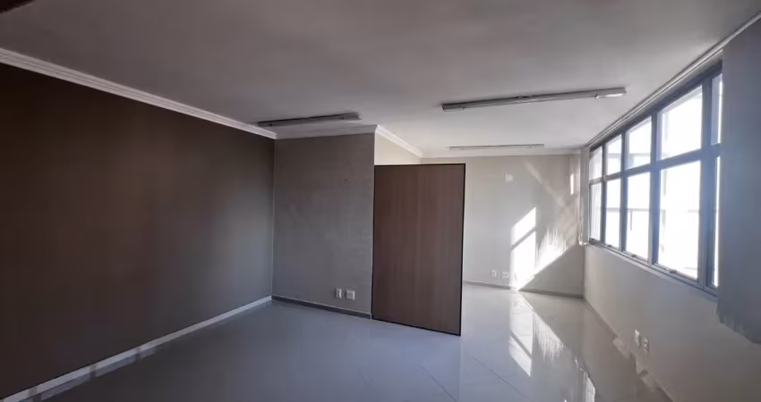 Sala comercial para alugar em prédio com portaria e segurança com garagem própria