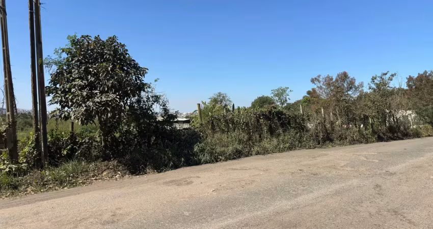 Vende-se terreno com ótimo acesso próximos a comercios, escola e posto de saúde