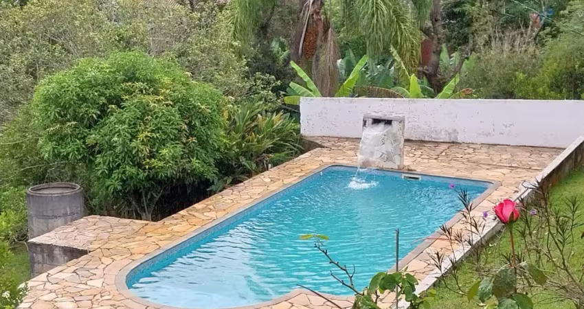 Chácara pronta pra laser piscina 6 cômodos poço semi artesiano pomar