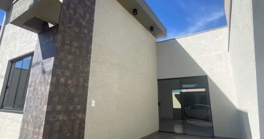 Casa na região do pinheirinho com 2 dormitórios um belo imóvel pra chamar de seu!