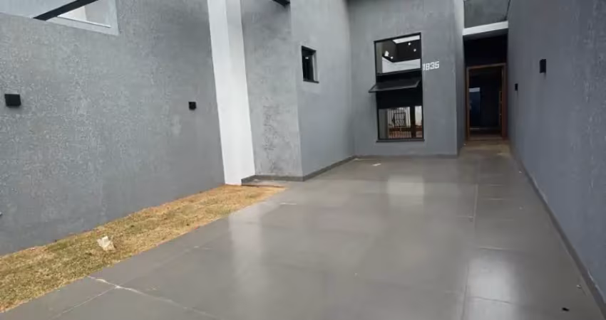 Vende-se casa localizada na região do coopagro!sobra de terreno!