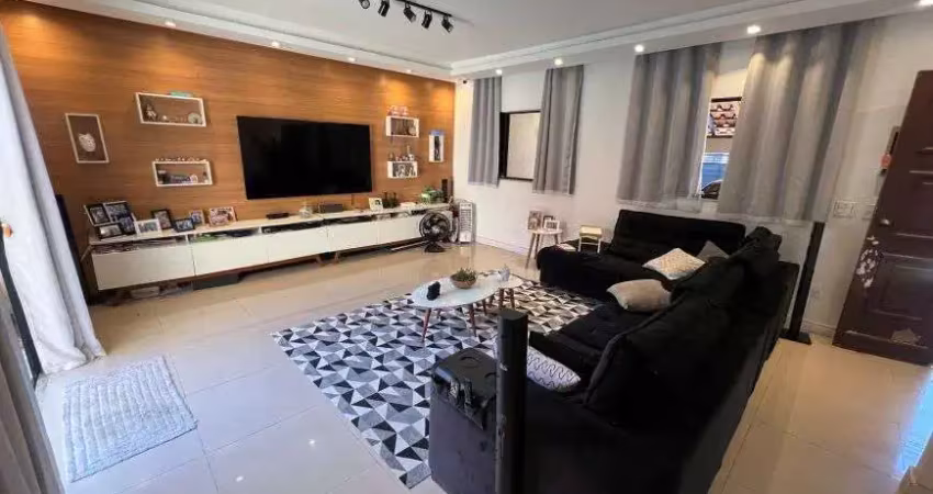 Lindíssima casa toda reformada - 4 quartos - piscina - área gourmet com churrasqueira