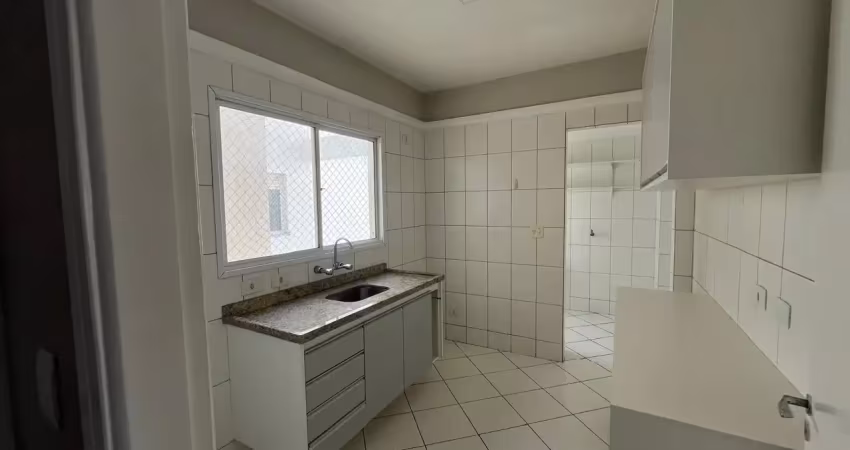 Apto com dois dorms e duas vagas de garagem a venda no cond. yasmim