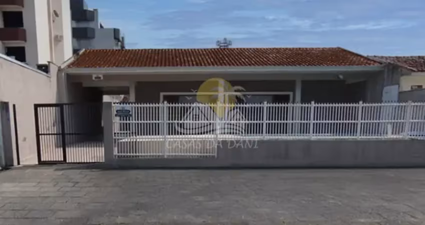 Casa com 7 quartos para alugar no Centro, Guaratuba 