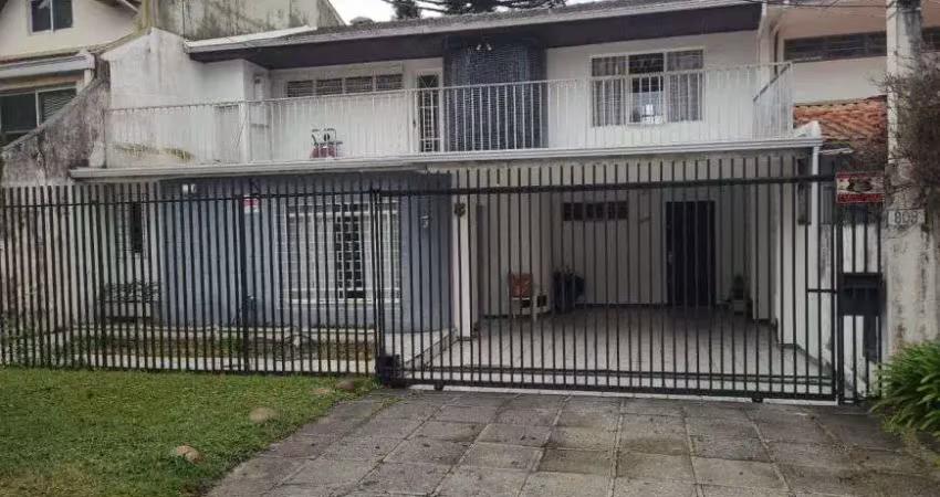 Residência com 193m2, mais churrasqueira coberta e terraço bairro cabral em frente ao ipuc