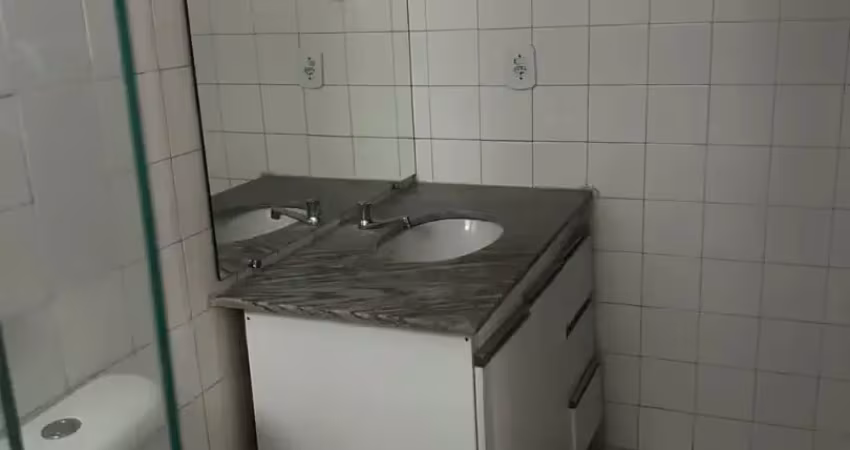 Apartamento 3/4 no caminho das árvores em ótima localização.
