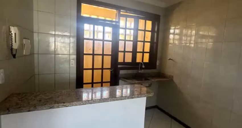 Apartamento em ótima localização na boca do rio, bem arejado.