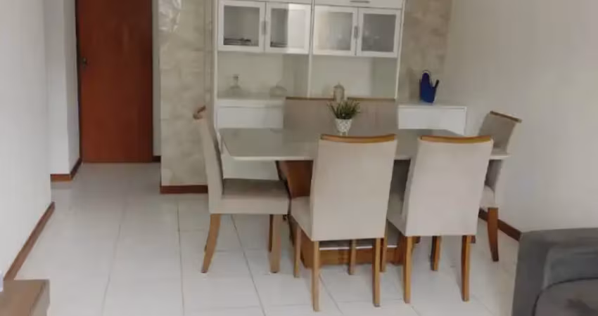 Casa mobiliada, em ótima localização pé na areia com total infraestrutura.