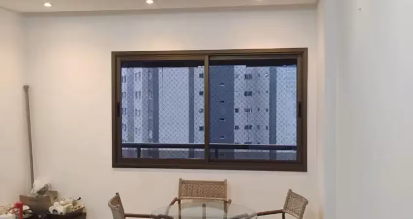 Apartamento com 4/4 em ótima localização na pituba, com 3 vagas de garagem.